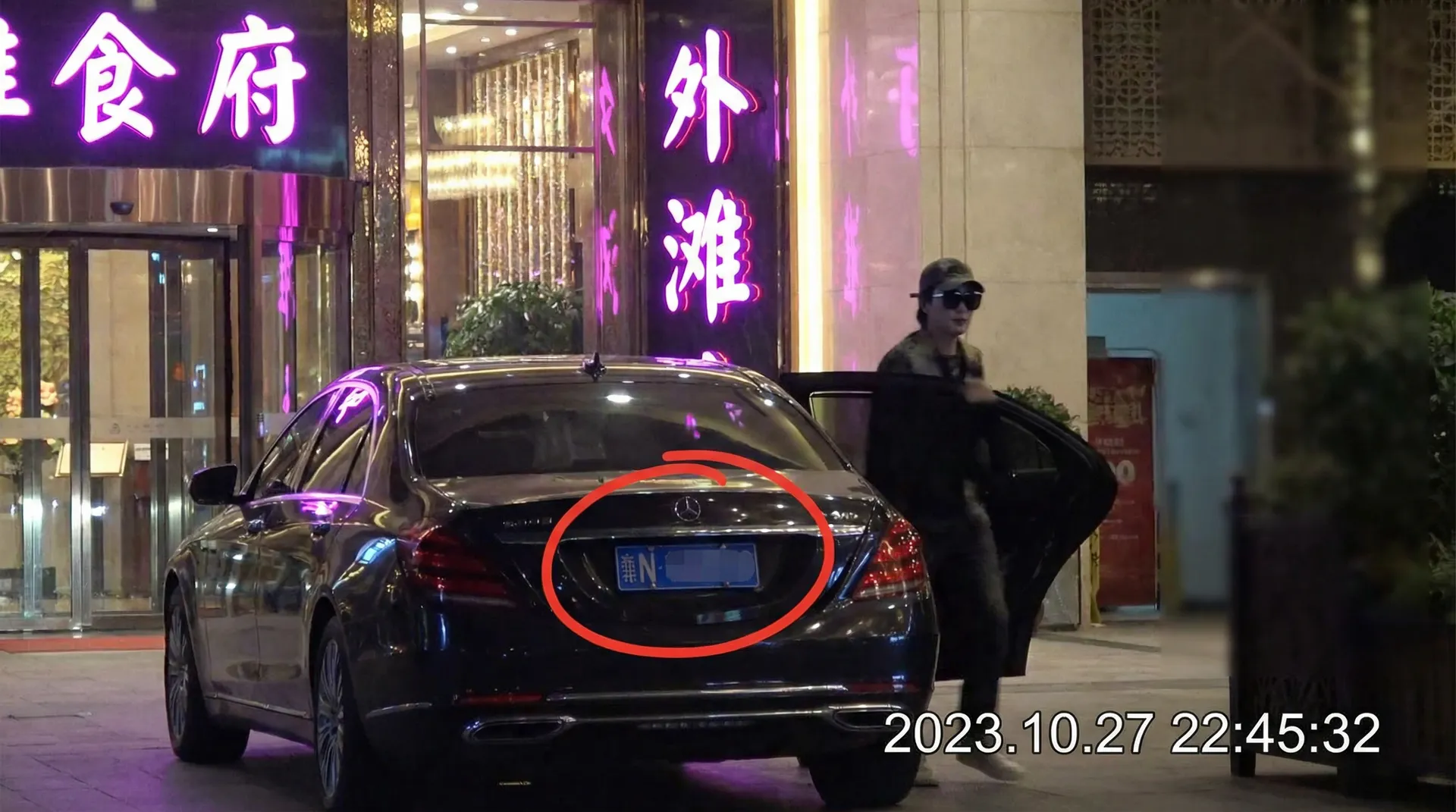 黄色仓库-网络热门成人视频|安全稳定|在线观看 - 豪车餐厅外偷拍